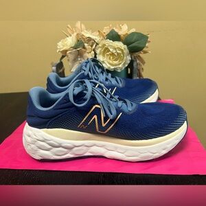 New Balance Fresh Foam X 840V1 Sneakers. Heron Blue. Sz: 9 Wide. Pre-Owned.